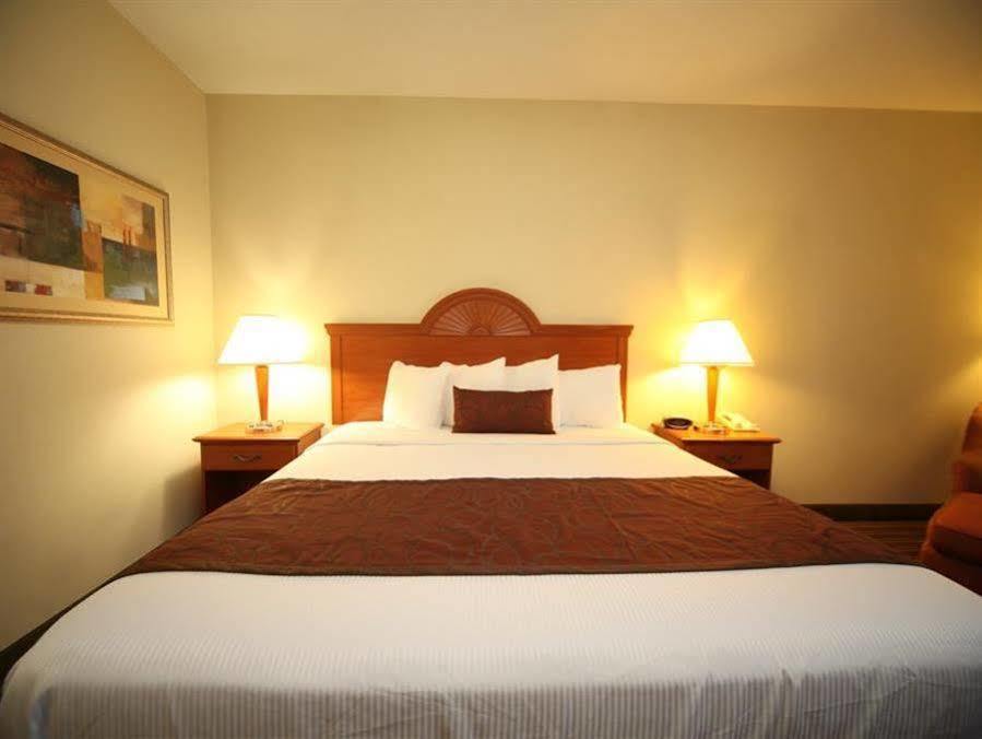 Best Western Plus Edison Inn Garner Extérieur photo